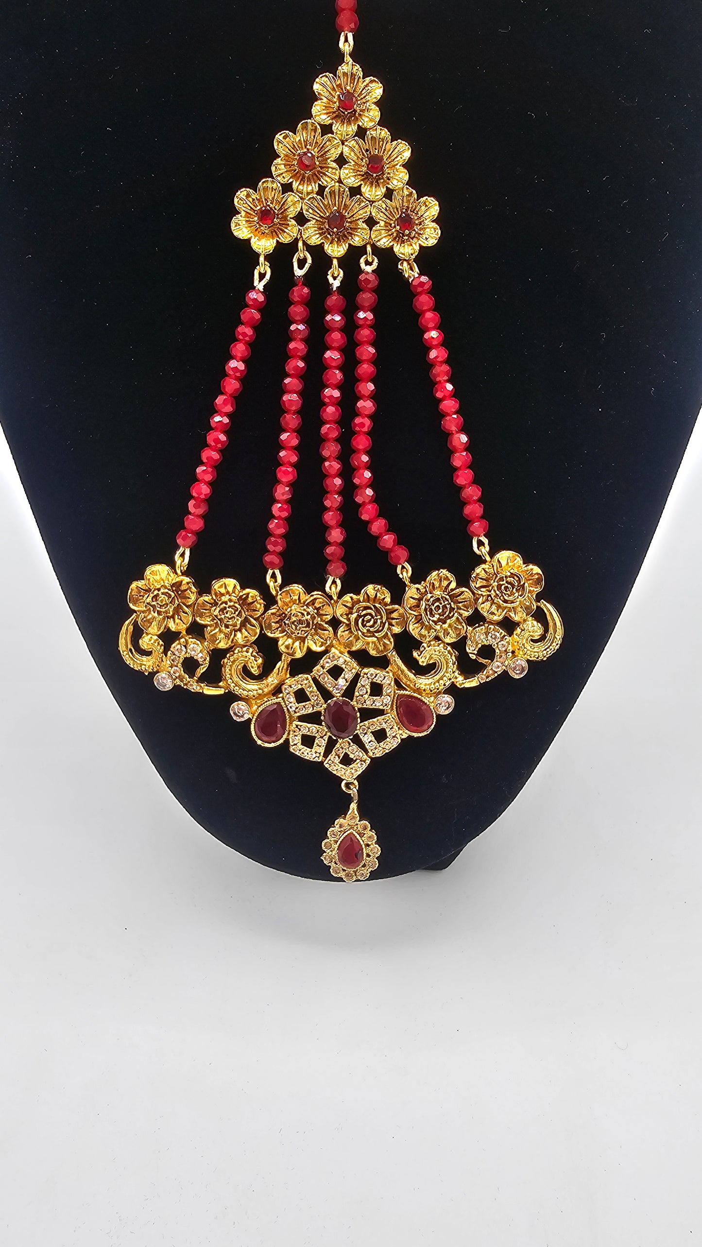 Elegant antique Gold with Ruby